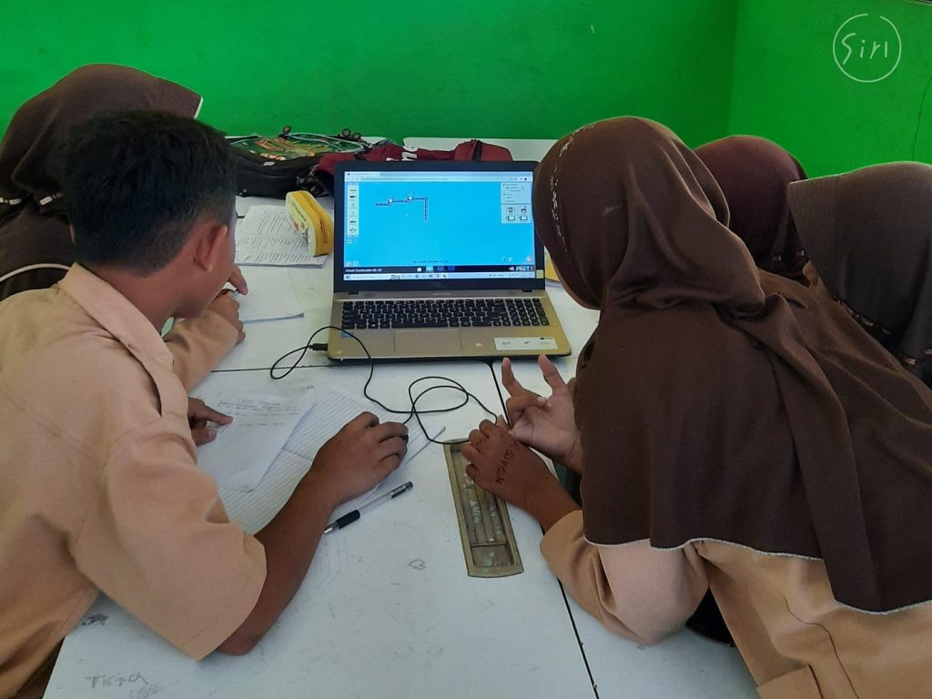 Pemanfaatan Virtual Lab di SMA Jakarta Membuat Eksperimen Sains Lebih Interaktif